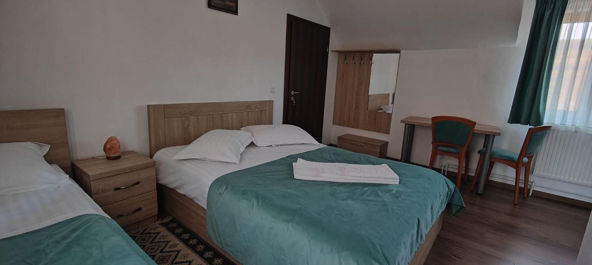 Pensiunea Valea Toplitei Rosia Экстерьер фото
